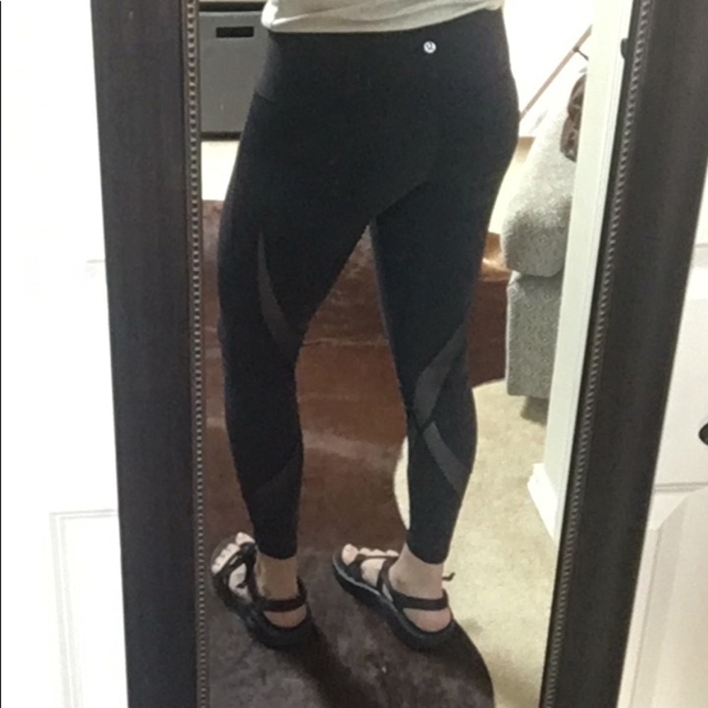 Lululemon wunder under black mesh leggings size 4